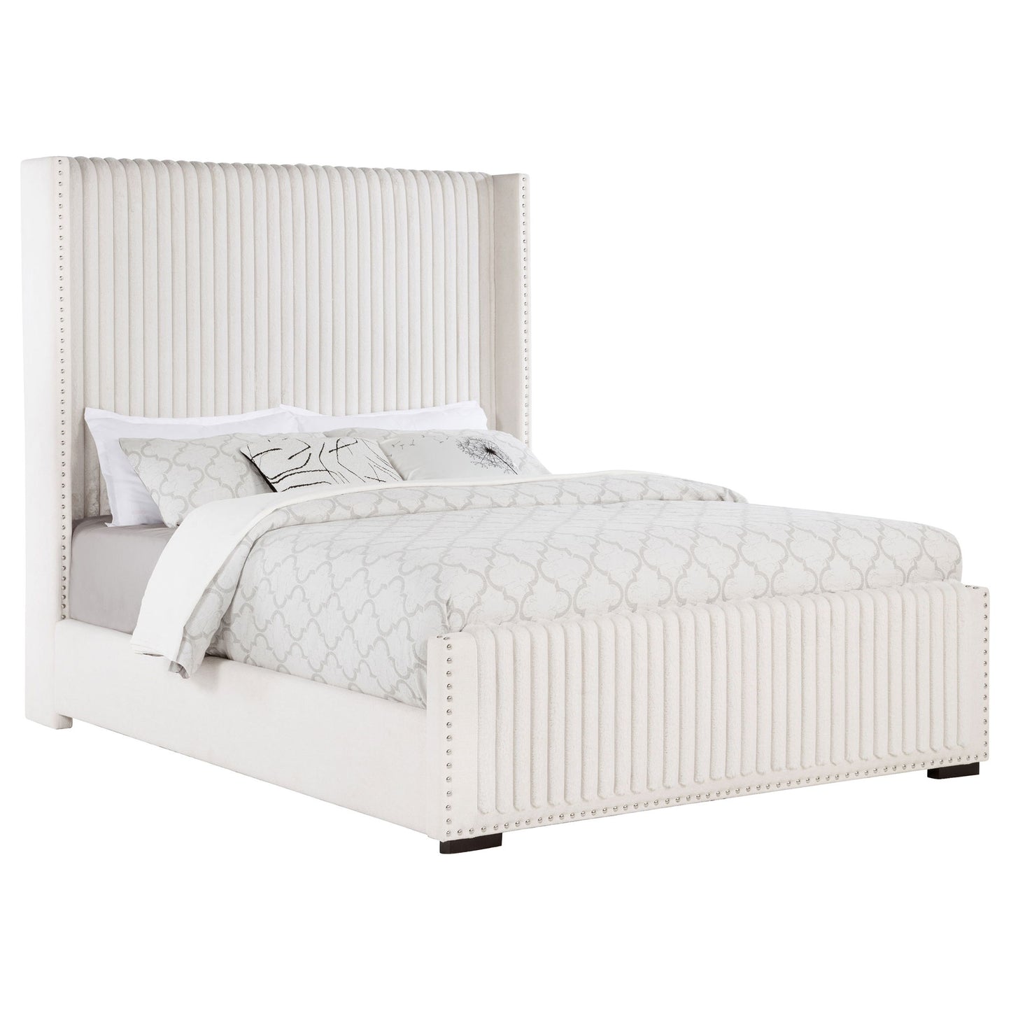 Ian - Queen Wingback Bed With Nailhead Trim And Low Footboard - Cream