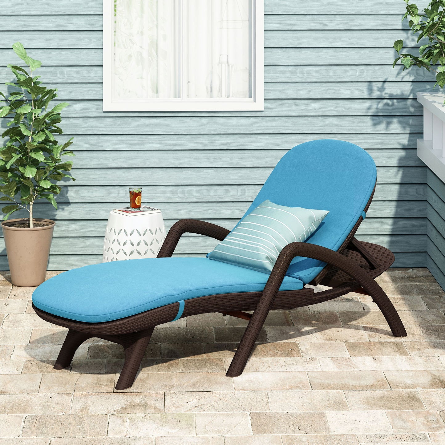 Mikael - Chaise Lounge With Cushion