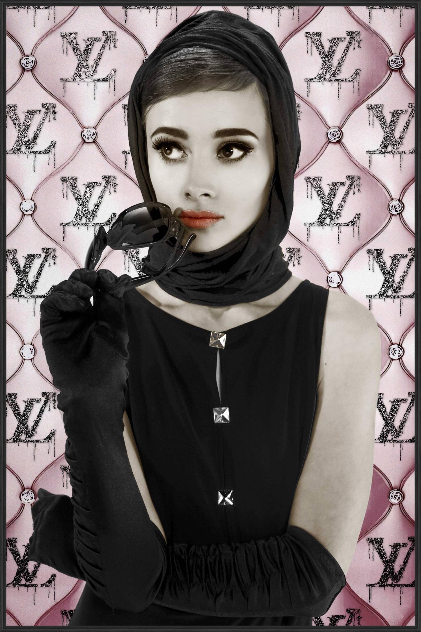 Chic Noir Gaze - 32" x 48" Framed Wall Art