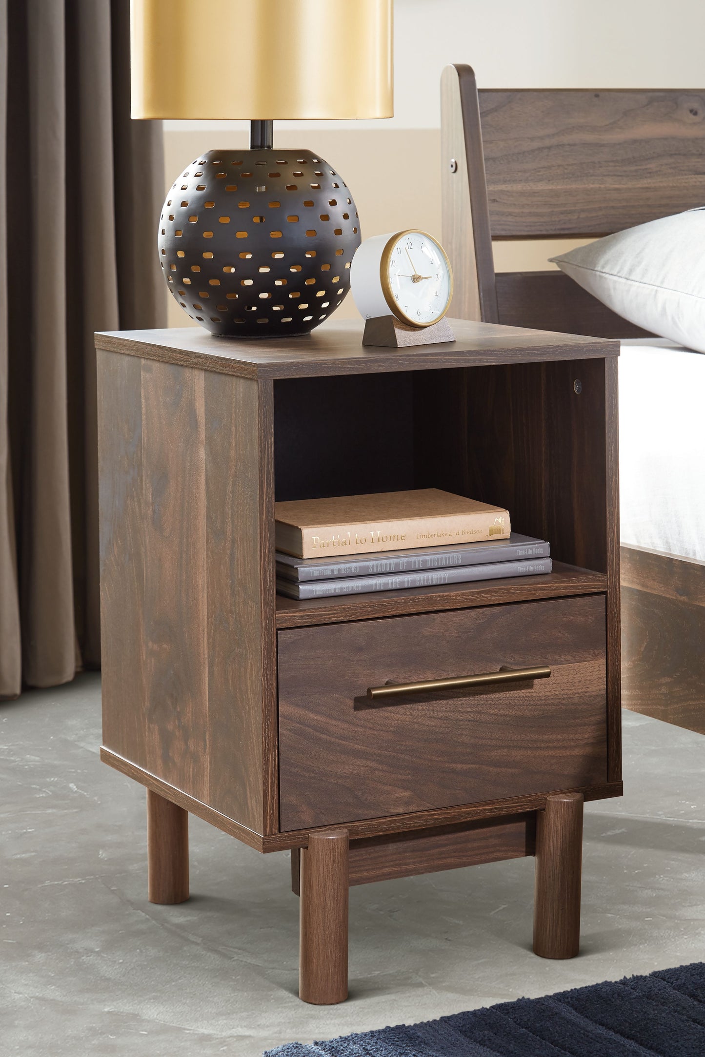 Calverson - One Drawer Night Stand - Medium - Mocha