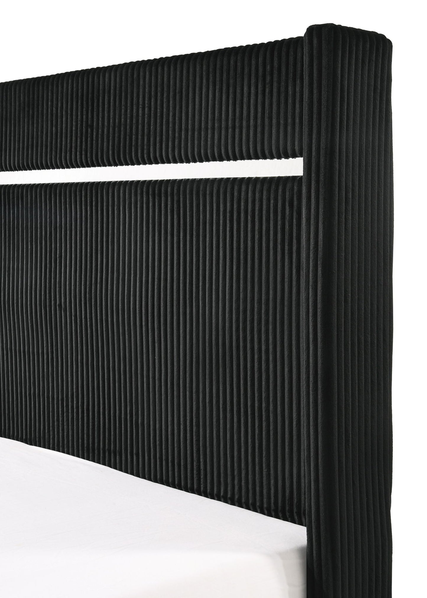 Gennro - Queen Bed - Black