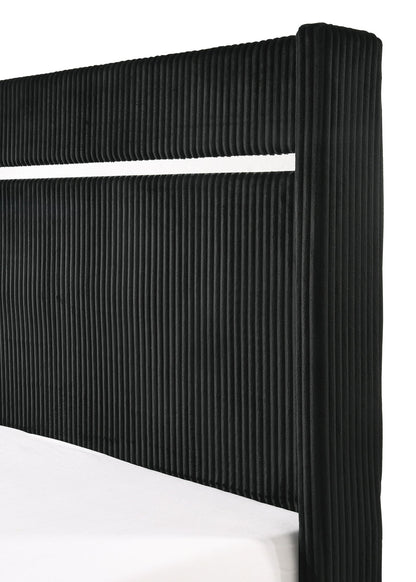 Gennro - Queen Bed - Black