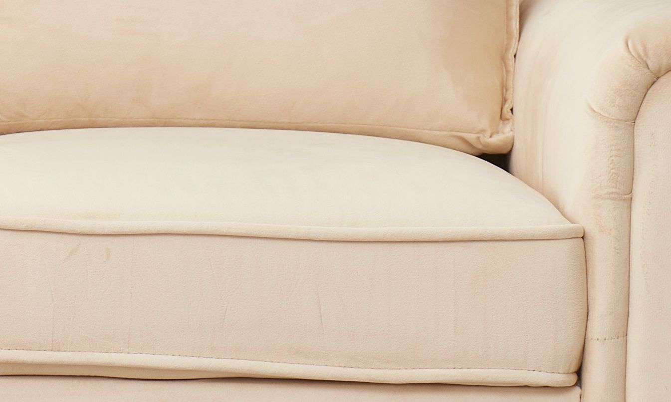 Graceful Design Comfort Loveseat