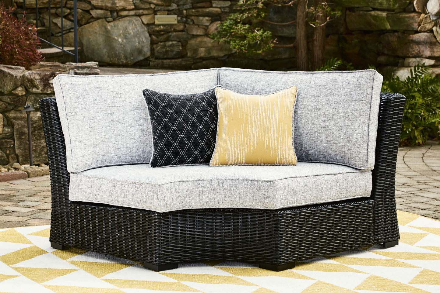 Beachcroft - Curved Corner Chair With Cushion - Black / Light Gray